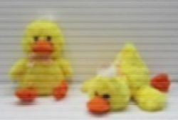 Rappel produit Chez AUCHAN Canard Peluche Assis / Canard Peluche Couch 28cm  EAN: 3 245 675 688 482 AIE: 832870 