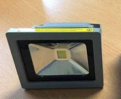 Rappel produit RIBITECH Projecteur LED 10W PRSPOT10M - high power 10W Utilisable en extrieur  Code barres: 3700194411800 
